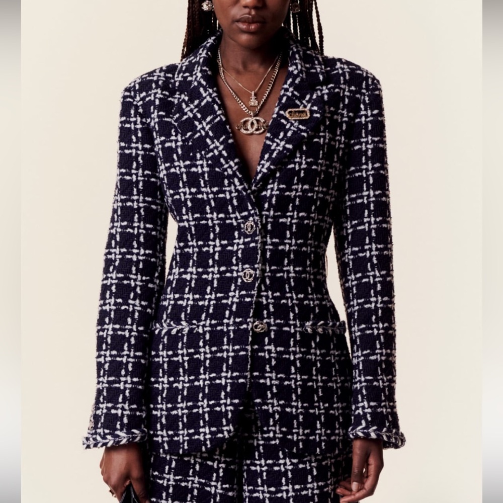 Chanel 2023 Women's Navy and white Tweed Jacket blazer FR36